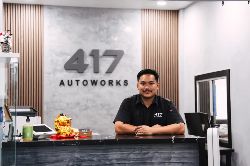 An owner of 417 Autoworks at the front counter in Wailuku